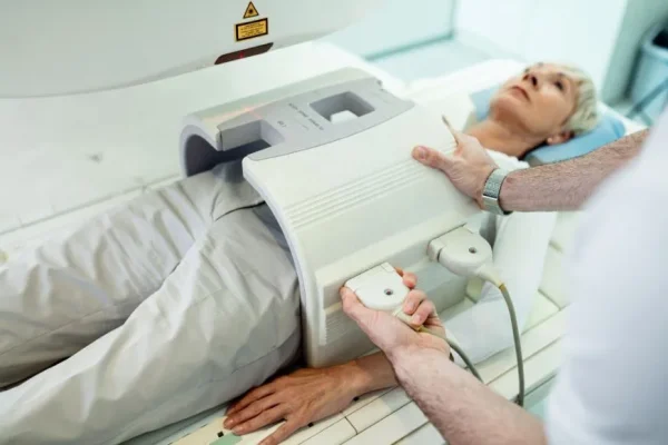 ماهى حالات إجراء فحص الرنين بالصبغة على البطن والحوض